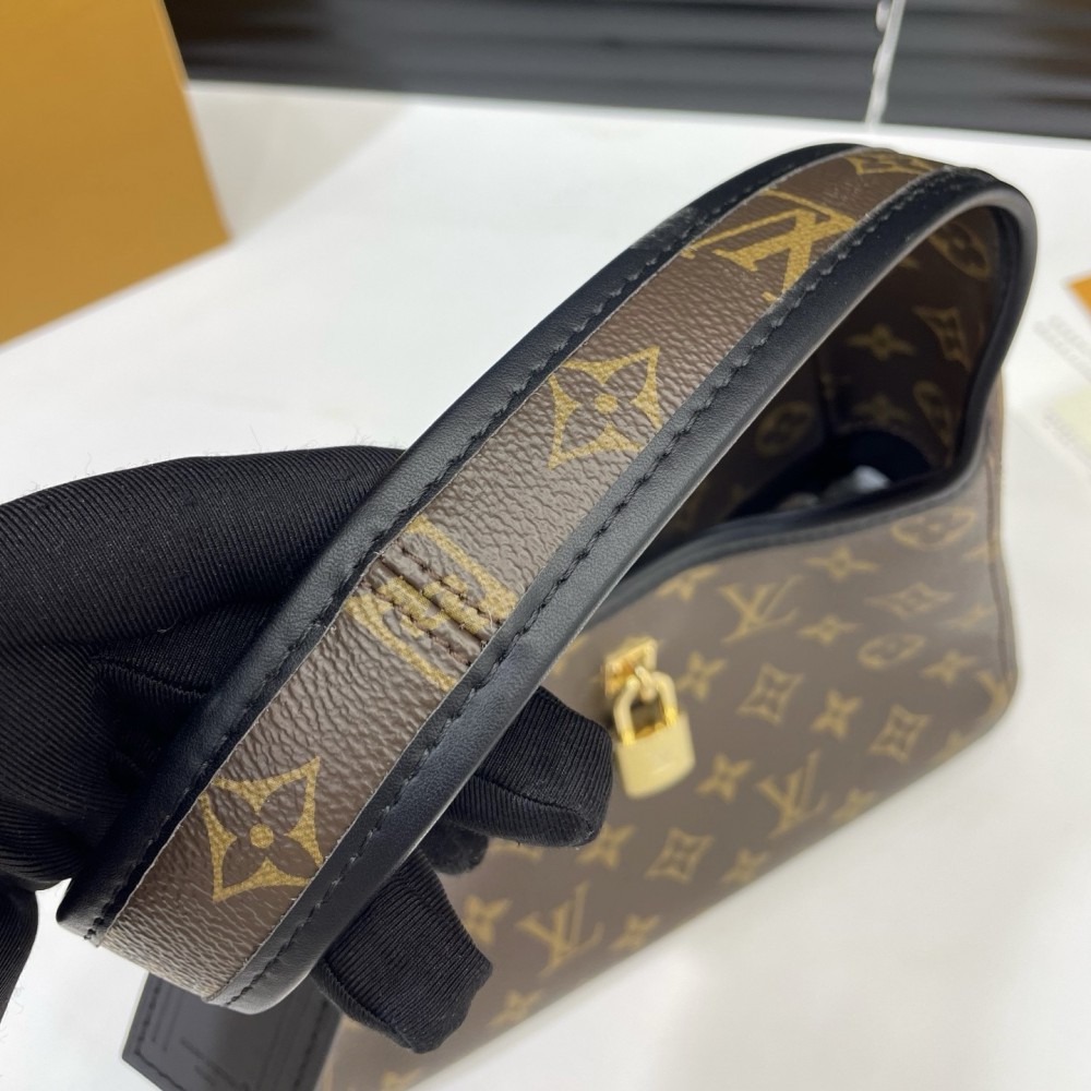 LV M12940 Large capacity shoulder bag - Luxebobo Handbag